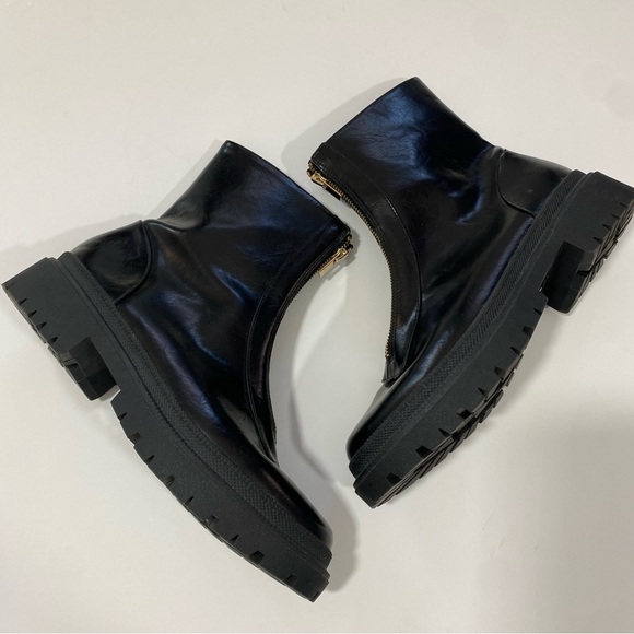 Abercrombie and Fitch 11 Black Vegan Leather Zip Front Chunky Chelsea Boots - Picture 2 of 12